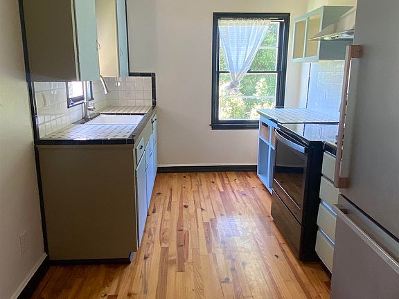 4th image of 1018 Central St