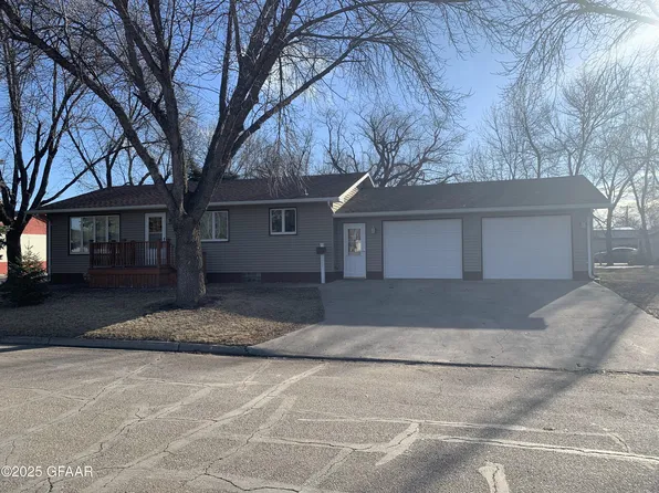 522 4th St, Minto, ND 58261