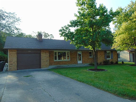 Front With 1 Car Garage