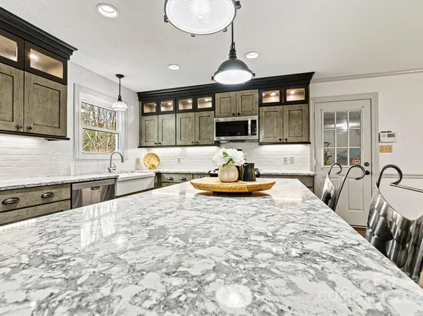 4096 Fairview Dr, Maiden, NC 28650