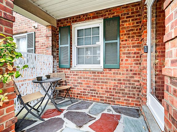 4th image of 66 Robins Crescent #66