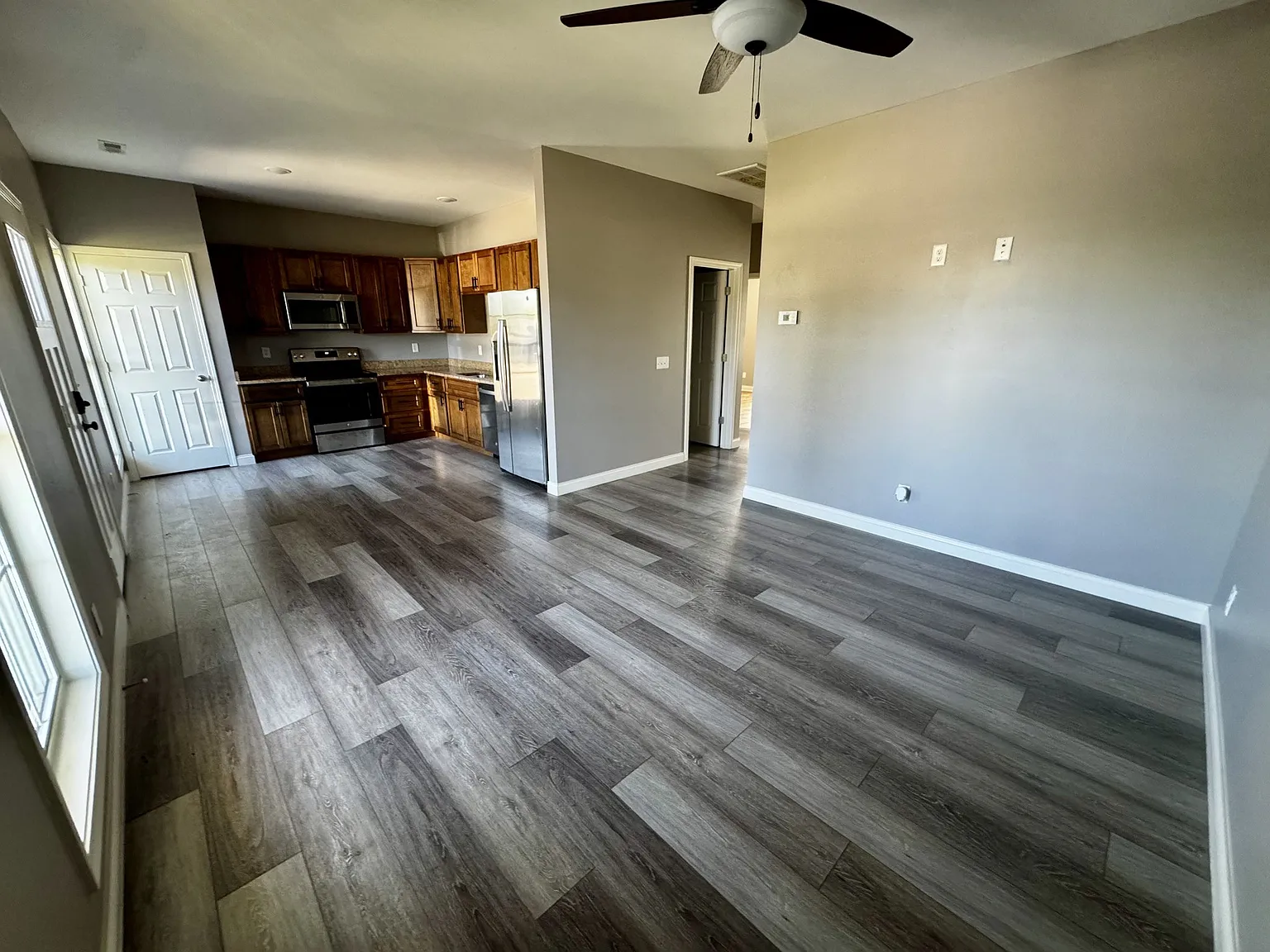 *Like New* 2 Bedroom, 1 Bath — Photo 4
