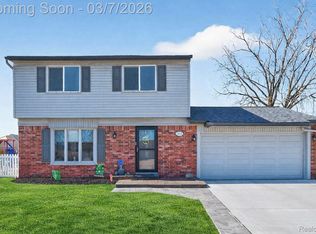 29530 Cambridge St, Flat Rock, MI 48134