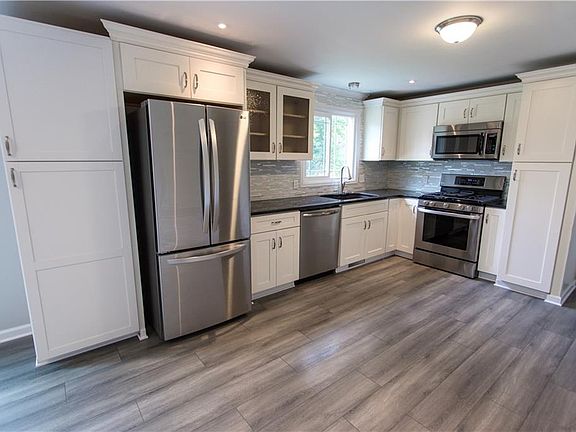 2nd image of 20 Cooper Dr