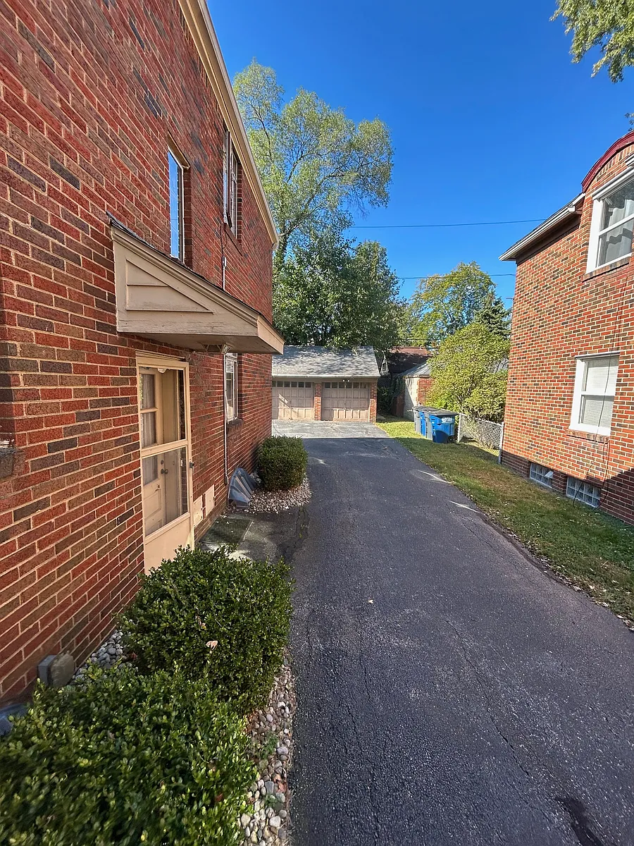 Exterior with off street parking - 2677 Powhattan Pkwy #2