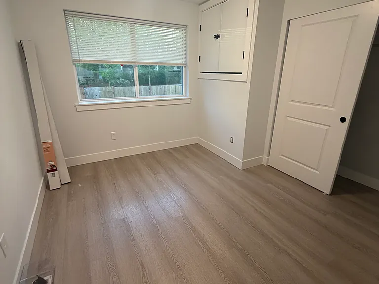 84 Logan Ave S — Photo 7