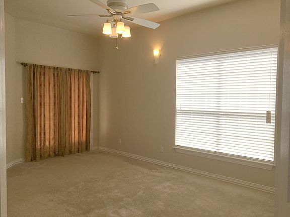 3rd image of 302 Murphey Dr