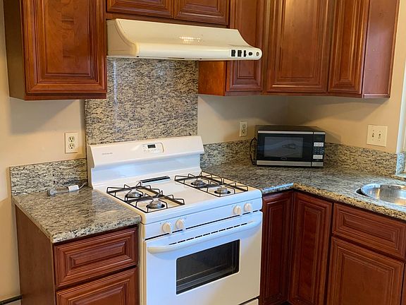 5th image of 751 Windwood Dr