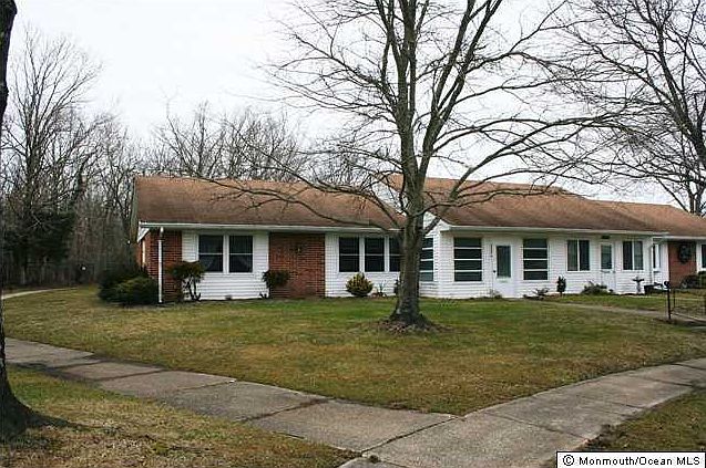 2nd image of 220 Buckingham Court #A