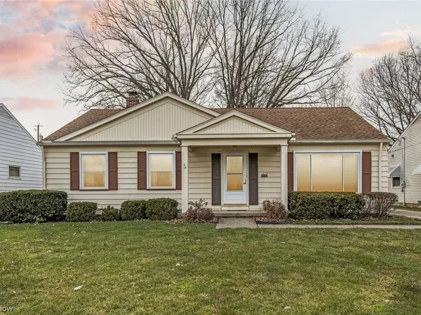 4274 W 202nd St, Fairview Park, OH 44126