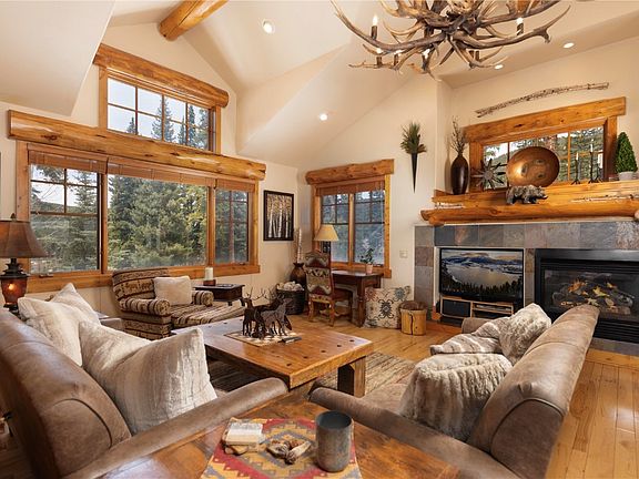4th image of 985 Whispering Pines Circle