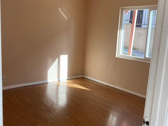 4th image of 631 N Benton Way #1/2