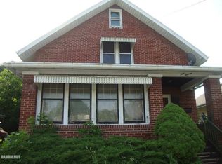 913 S West Ave, Freeport, IL 61032