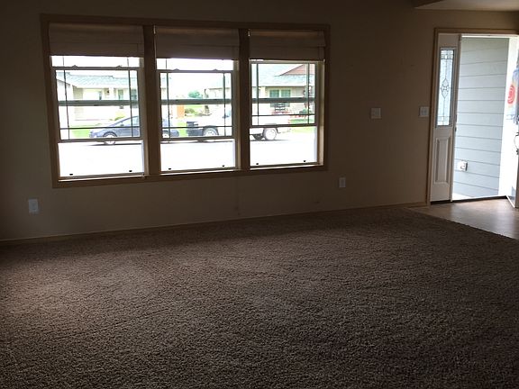3rd image of 823 Redmond Ave
