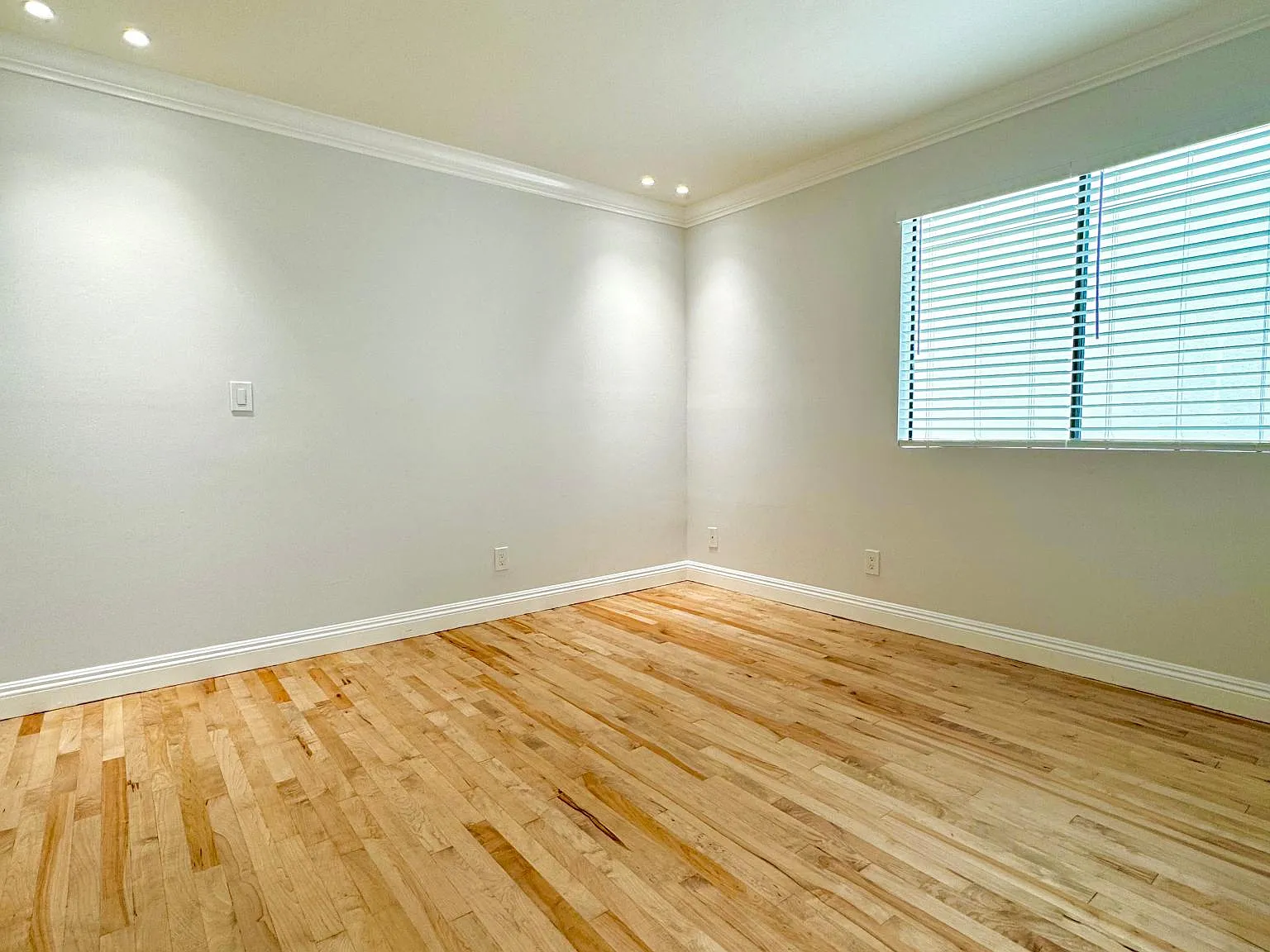 1540 Brockton Ave — Photo 4