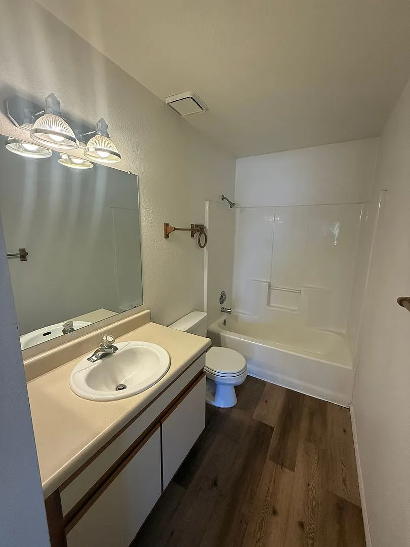 2 Bedroom 2 Bathroom — Photo 4
