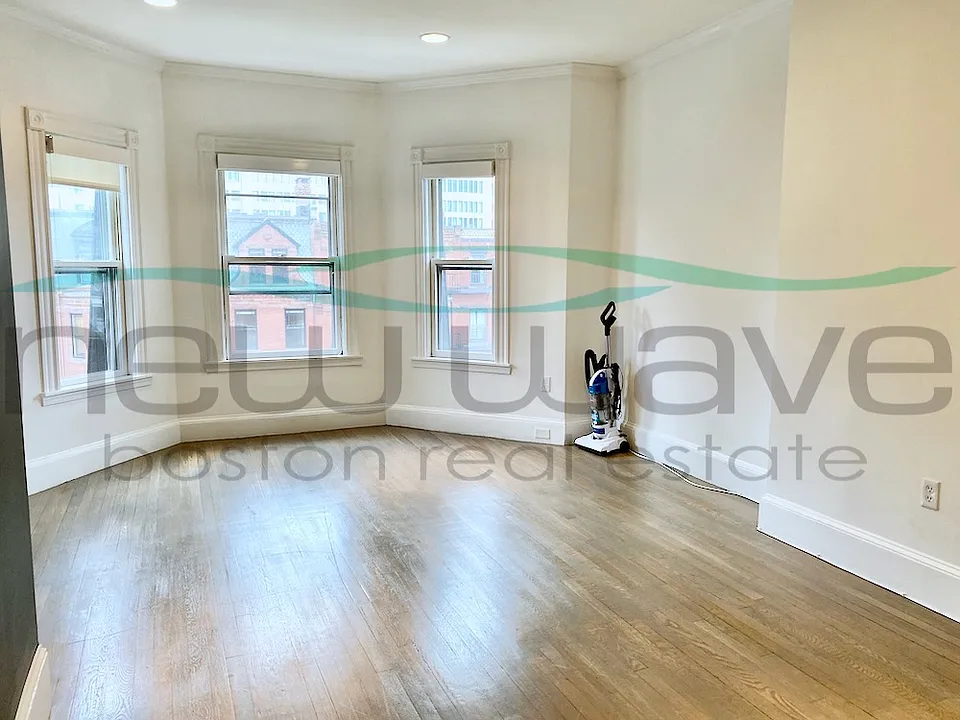 225 Newbury St #4F