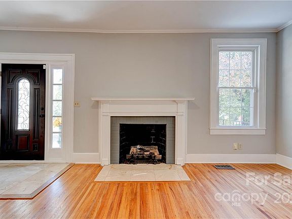5th image of 410 Beaumonde Ave