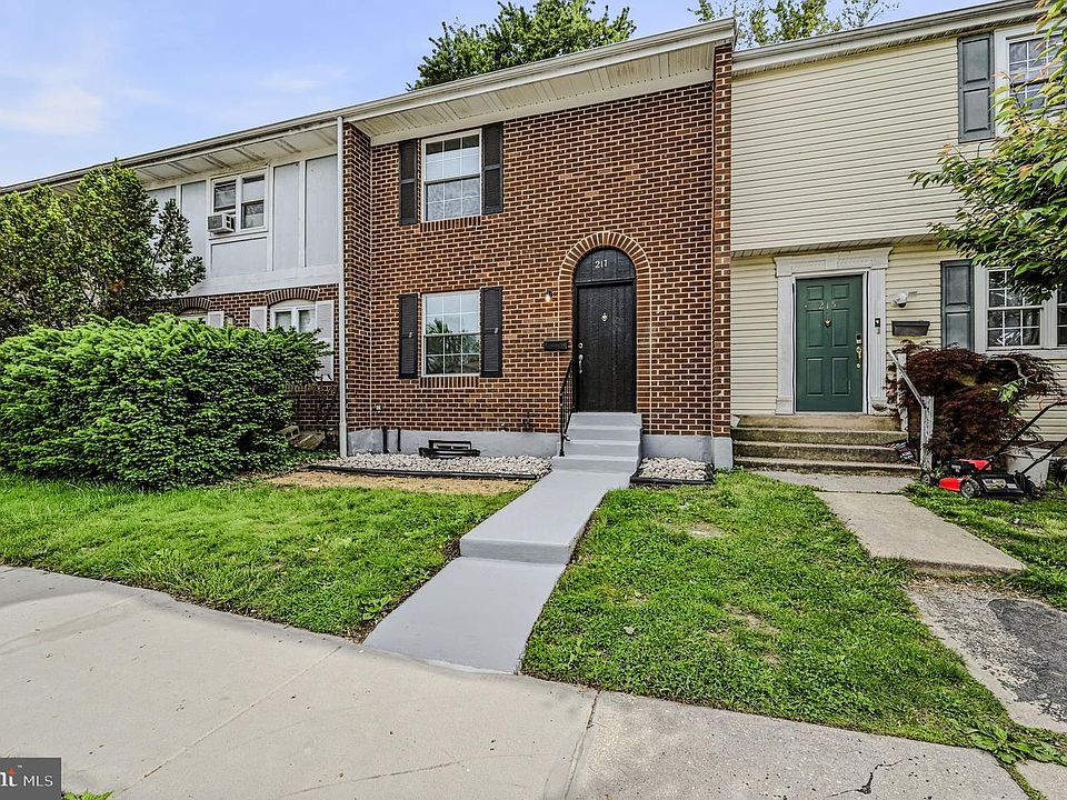 1st image of 217 W Edgewater Way