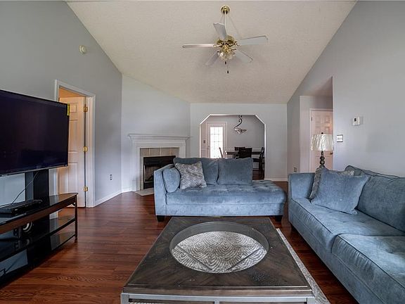 4th image of 1305 Carney Ct
