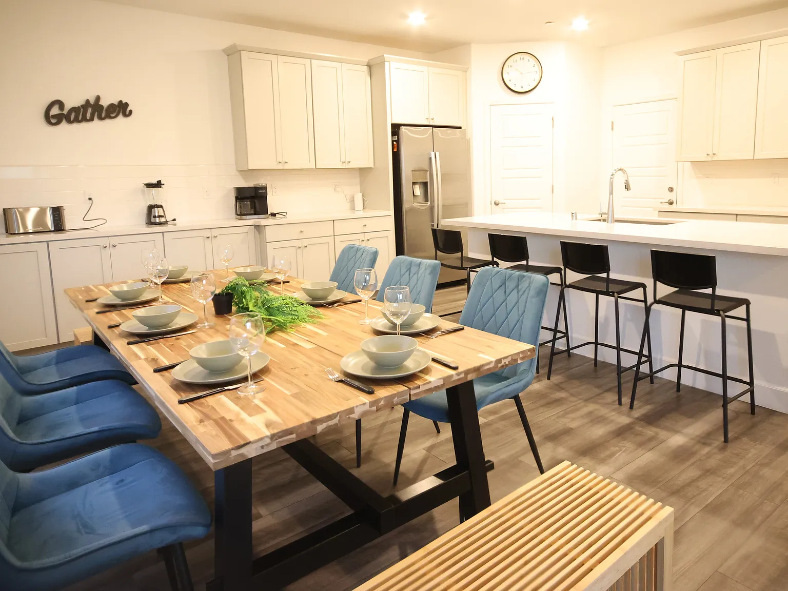 4 bed, 2223 sqft, $5,395 — Photo 4
