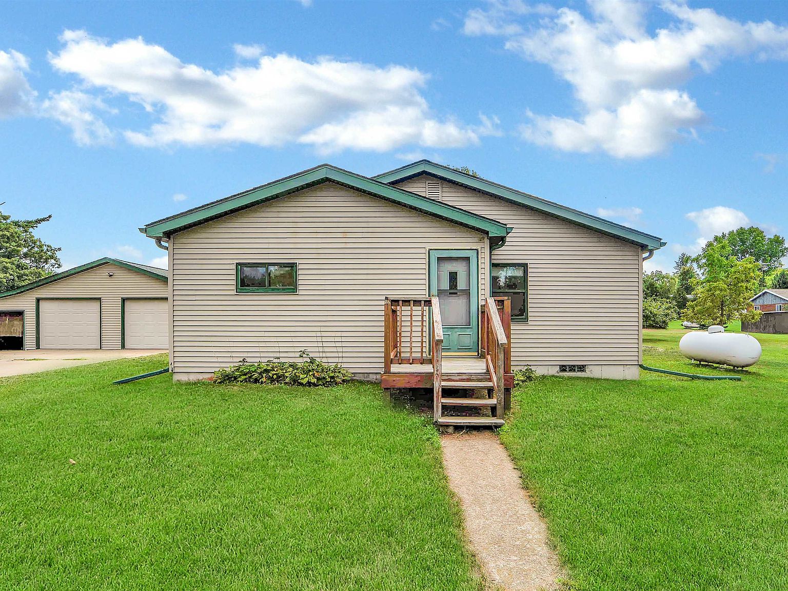 E5783 Waukaunaka St, Weyauwega, WI 54983 Zillow