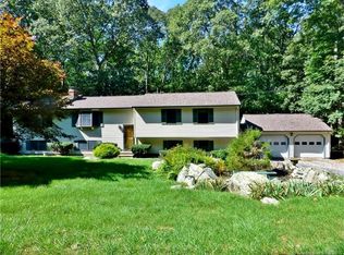 54 Partridge Hollow Rd, Gales Ferry, CT 06335