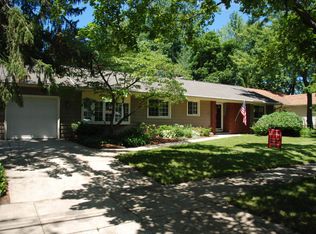 2027 Cambridge Dr SE, Grand Rapids, MI 49506