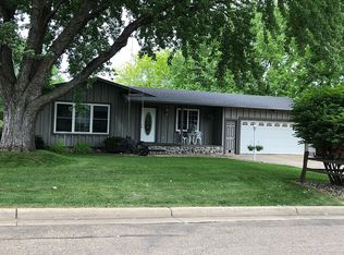 851 Country Club Dr, Akron, IA 51001