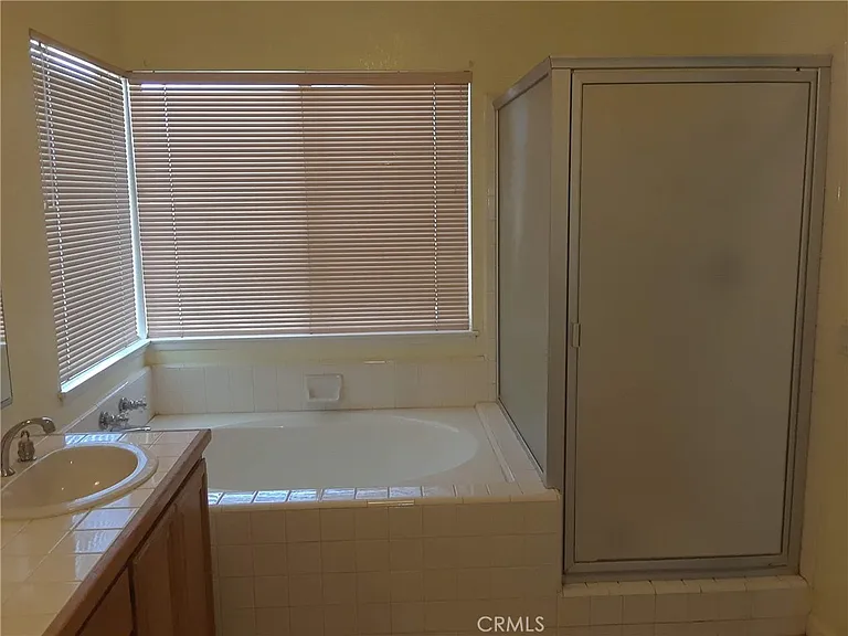 828 Greenwich Ct — Photo 6