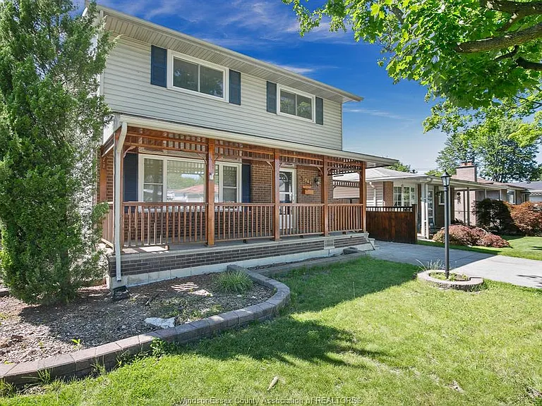 3964 Whitney Ave — Photo 3