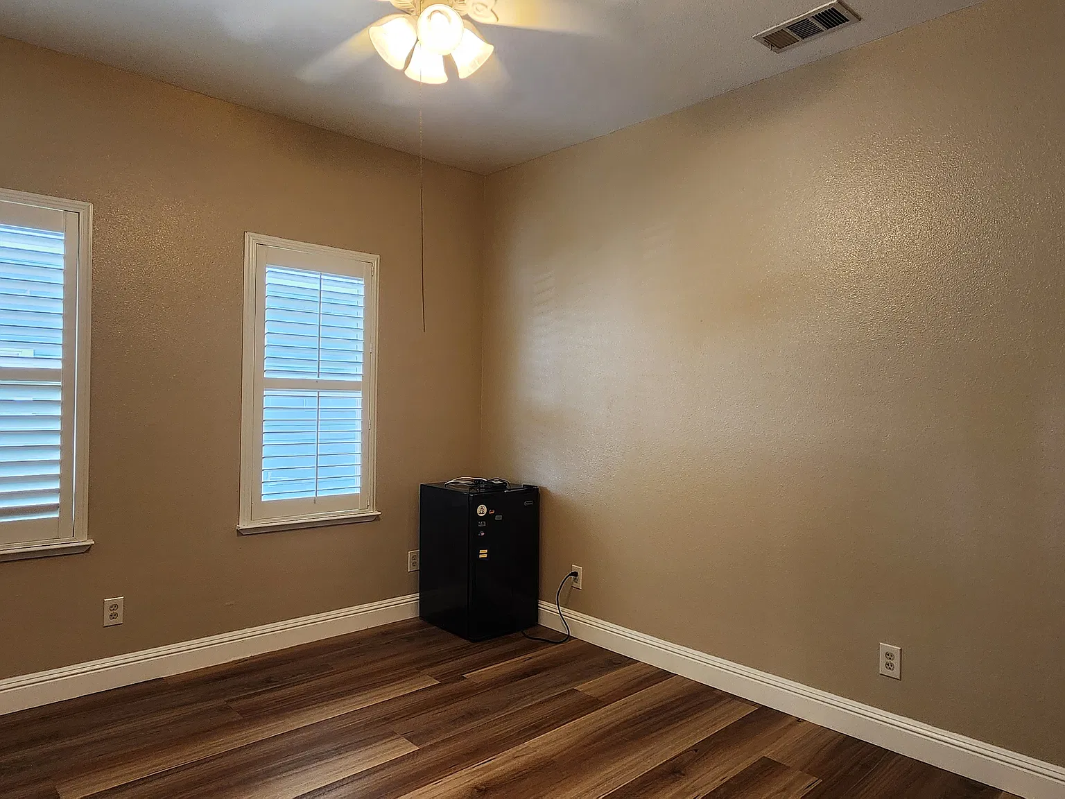 1 bed, 250 sqft, $1,300 — Photo 2