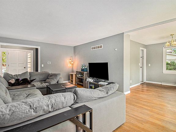 4th image of 1714 Canterbury Dr
