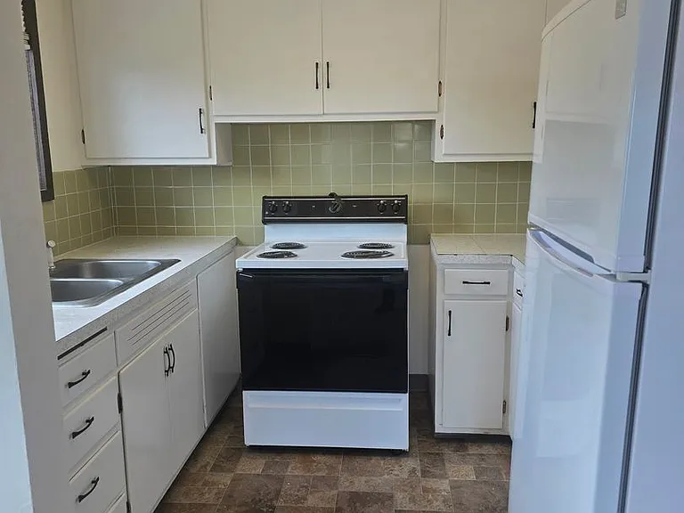 1619 W Pheasant St — Photo 9