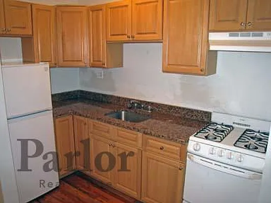 Rented by Parlor Real Estate Corp | media 4