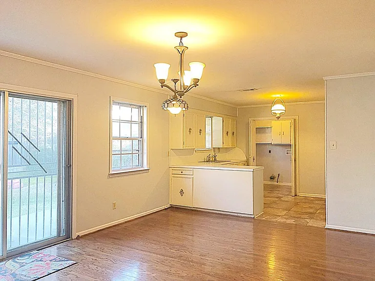 7922 Illinois St — Photo 3