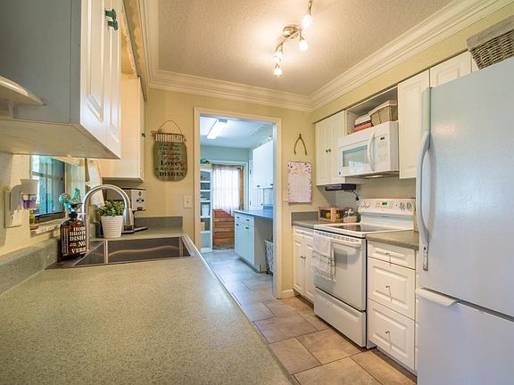 5th image of 2134 Sandalwood Dr
