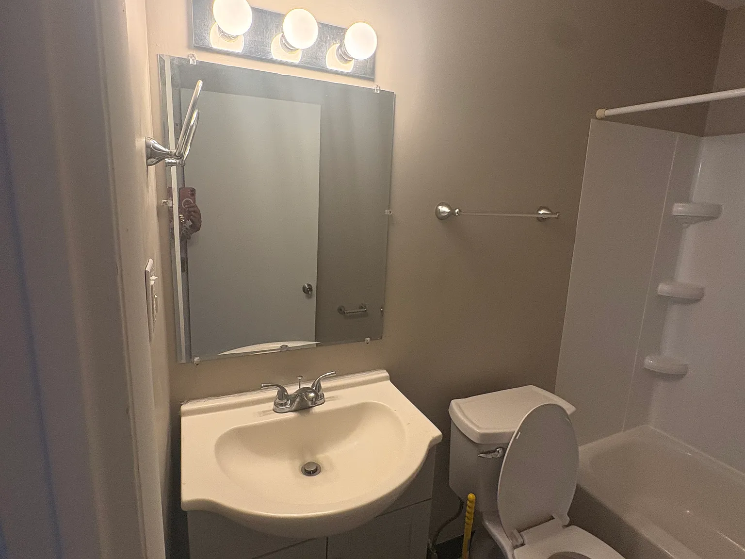 1 bed, 1.0 bath, 804 sqft, $800 — Photo 4