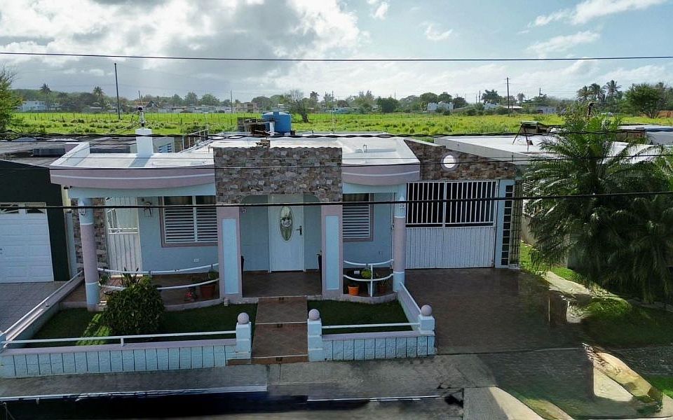 1st image of Bo Islote Costa Atlantico Calle La Playera #A11
