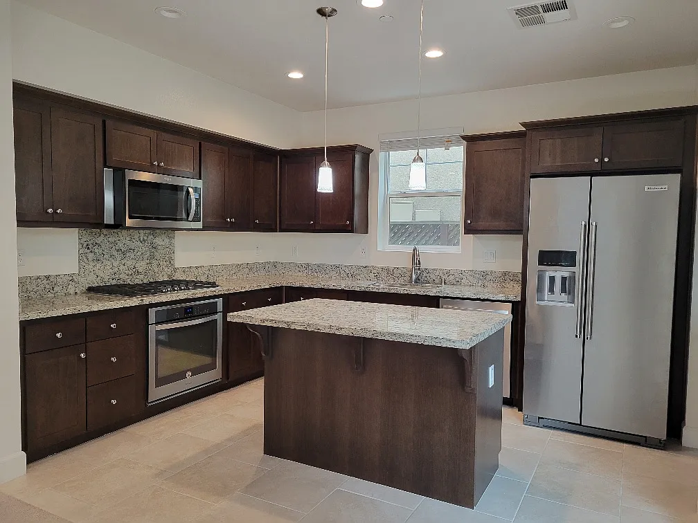 3 bed, 2.5 bath, 1509 sqft, $4,175 — Photo 2