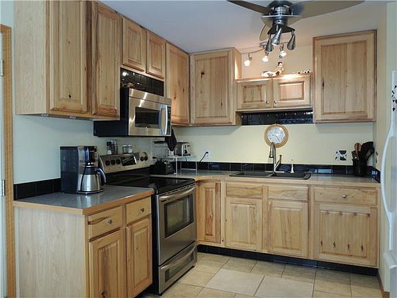 4th image of 901 Greenwood Ct