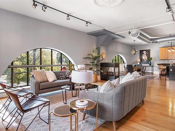 3rd image of 4901 Washington Ave #2C