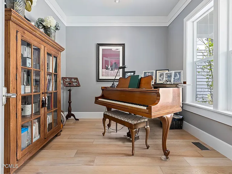 520 E Mission Dr — Photo 35