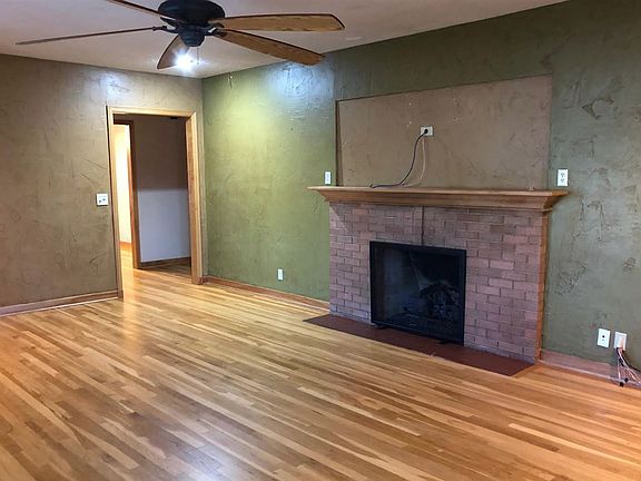 5th image of 108 N Texas St