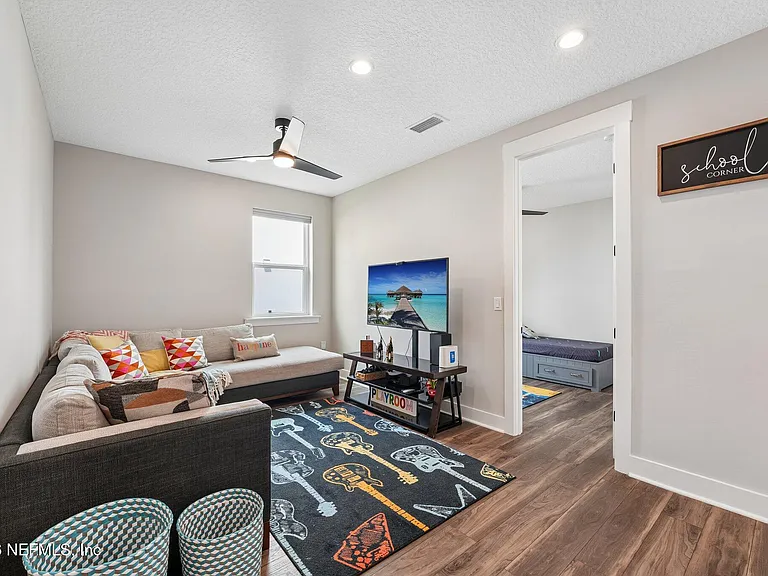 10223 Silverbrook Trl — Photo 34
