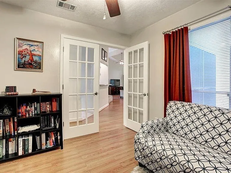 3515 Meadowcrest Ln — Photo 12