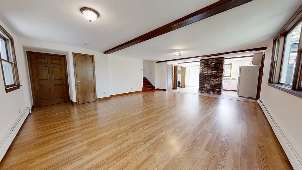 3 bed, 1.0 bath, 1300 sqft, $2,800 — Photo 3
