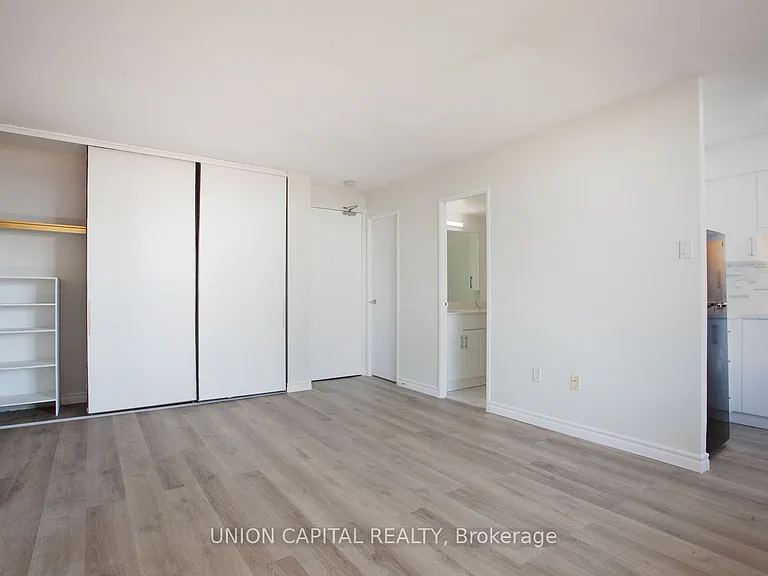 720 Spadina Ave #904 — Photo 3