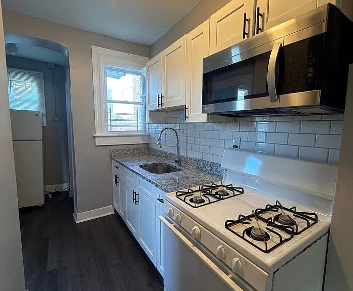 3999 Ridgewood Ave — Photo 1