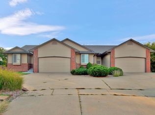 2216 N Shefford Cir, Wichita, KS 67205